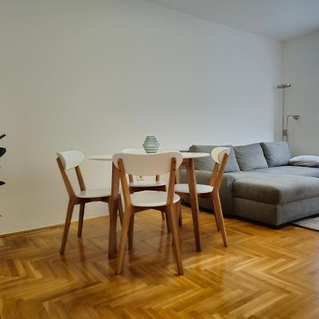 Uptown Place Apartment Zara Esterno foto