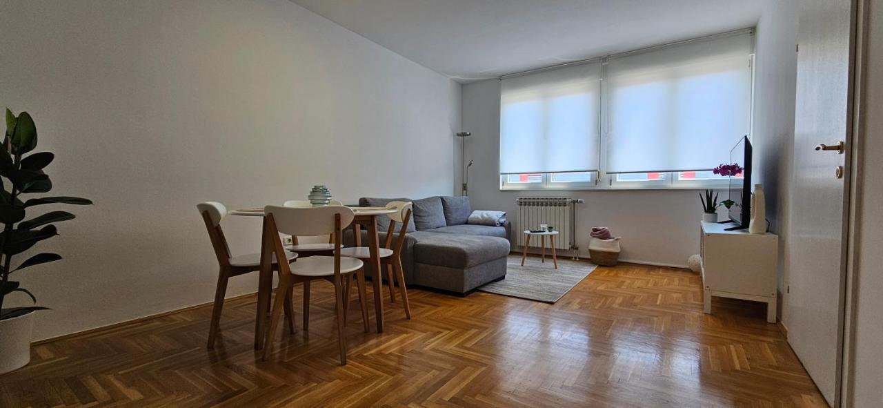 Uptown Place Apartment Zara Esterno foto