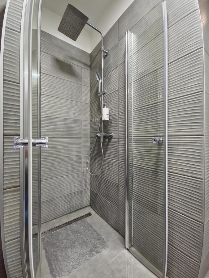 Uptown Place Apartment Zara Esterno foto