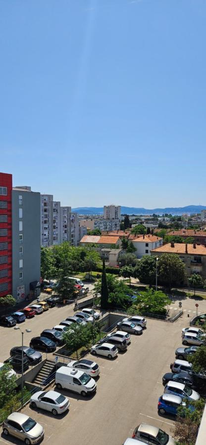 Uptown Place Apartment Zara Esterno foto